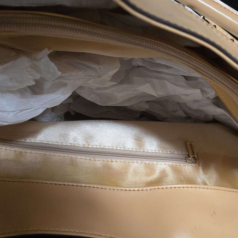 Guess Tan and White Logo Tote - Picture 9 of 9